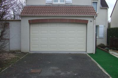 Portes de garages sectionnelles et enroulables à Maurepas  (Yvelines 78)